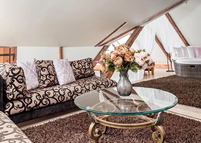 Oldhouse - Old Town *