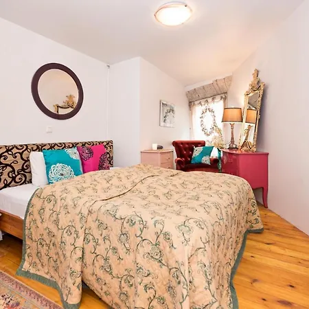 Oldhouse - Old Town Apartment *