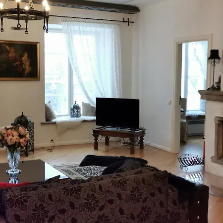 Oldhouse - Old Town Apartman *