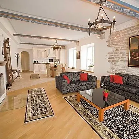 Oldhouse - Old Town *