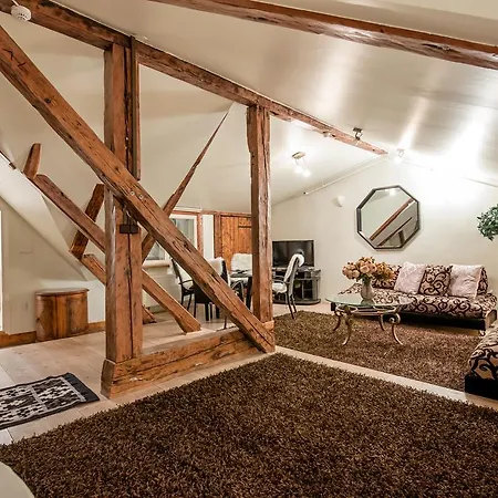 Oldhouse - Old Town Apartment