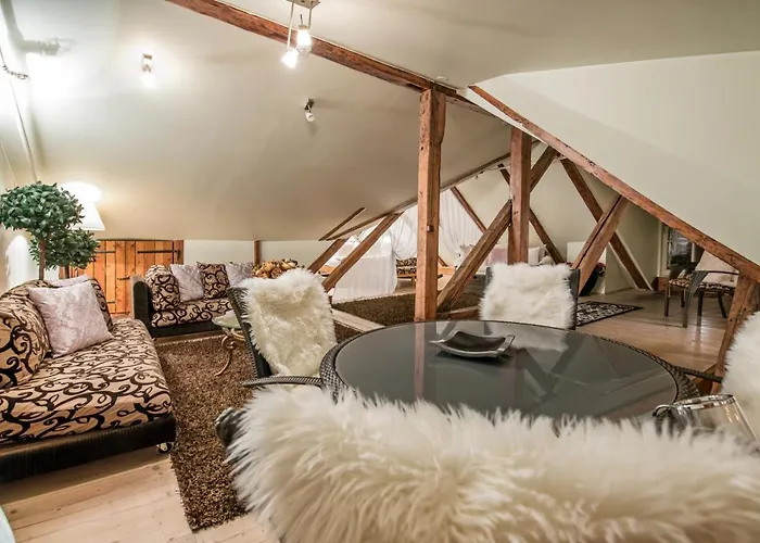 Oldhouse - Old Town *