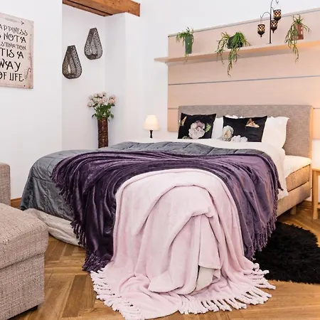 Oldhouse - Old Town *